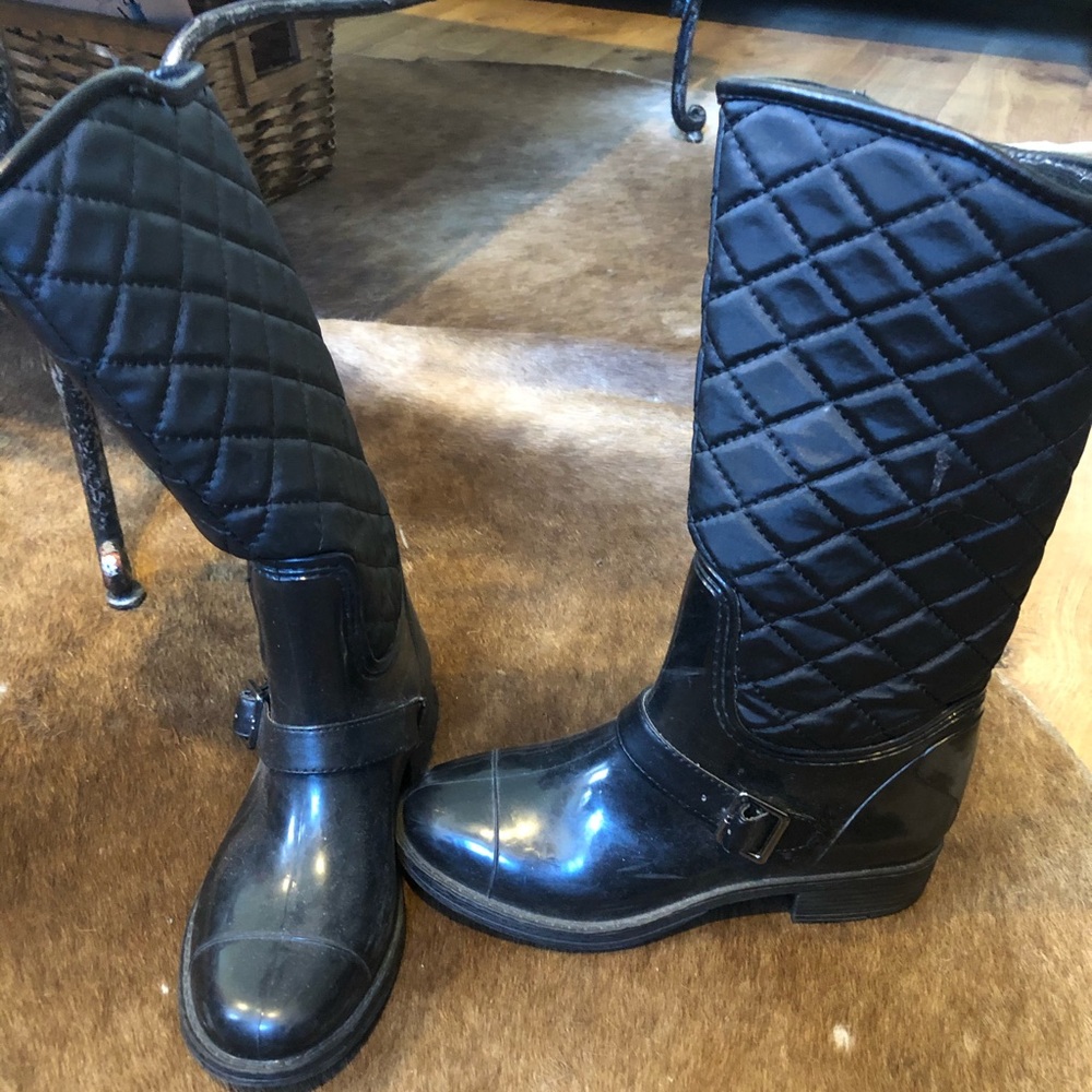 Quilted rain boots
